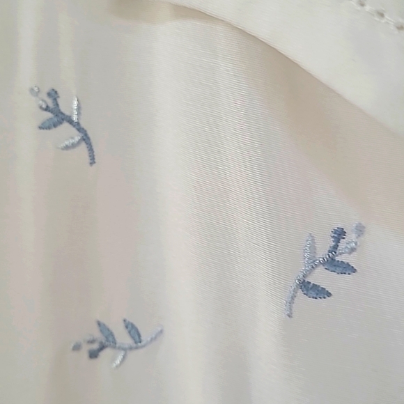 Beautiful Vintage floral embroidered blouse - Picture 3 of 6